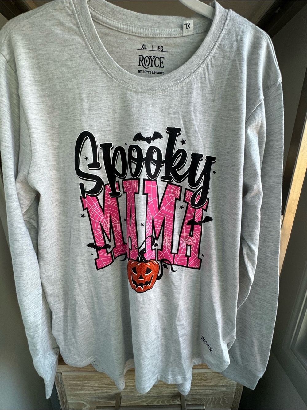 Royce Spooky MAMA Long Sleeve Tee - Light Gray with Pink Graphic